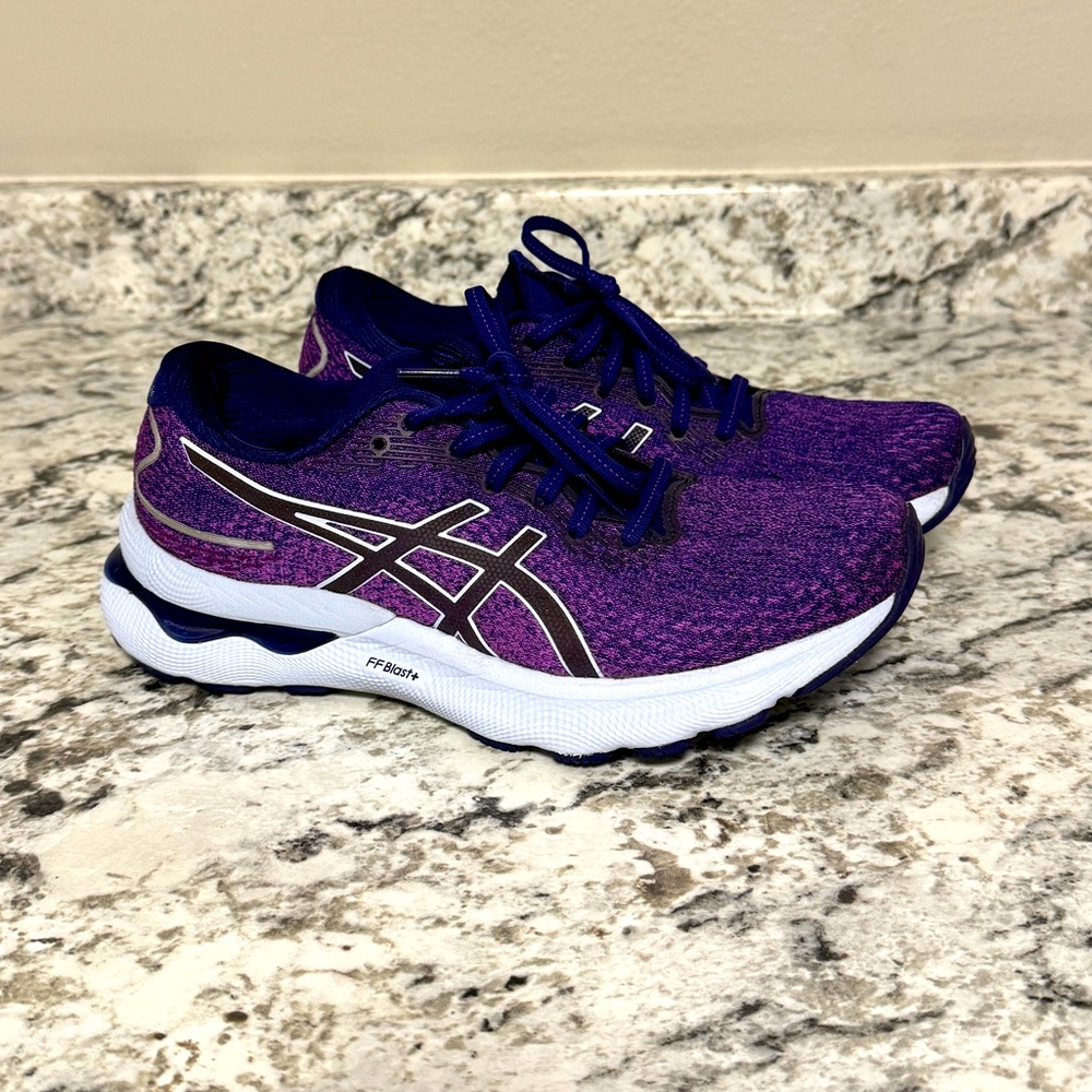 Women’s Asics Gel Nimbus 24 size 8